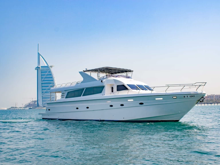 Pronájem Jachta v Dubaï harbour -Sunseeker Aura