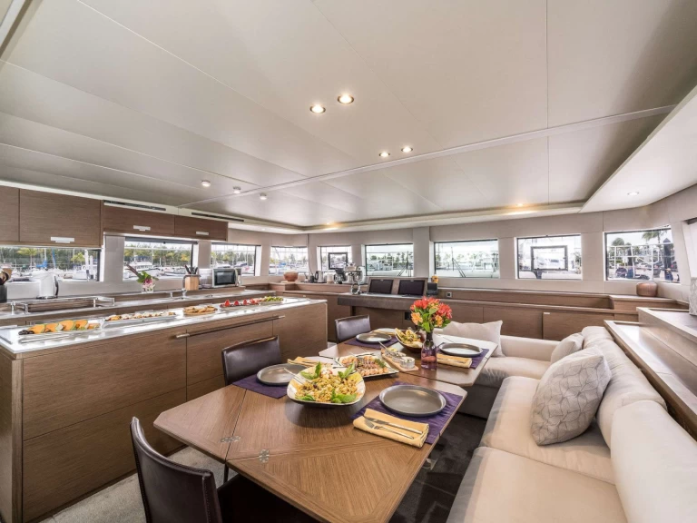 Pronájem Katamarán Lagoon s licencí