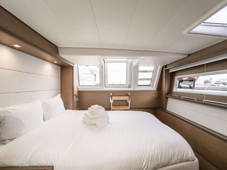 Katamarán k pronájmu v Bay Street Marina za nejlepší cenu