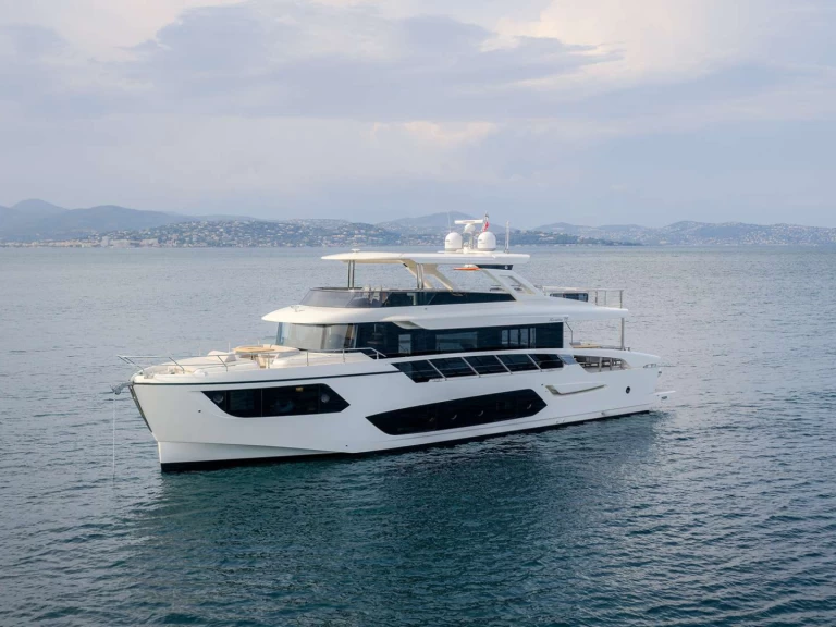 Absolute SEMELA jednotlivci a charterové společnosti v Antibes