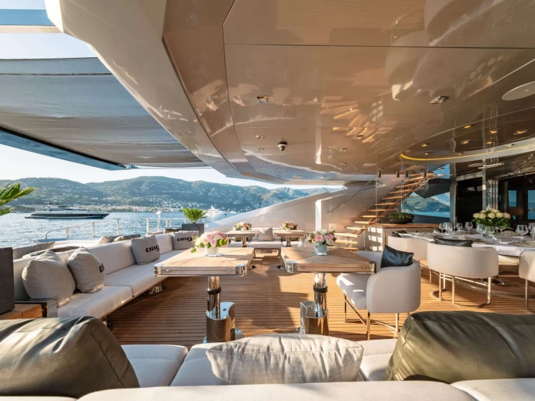 Pronájem jachty v San Remo -Palmer Johnson DB9 na Samboatu