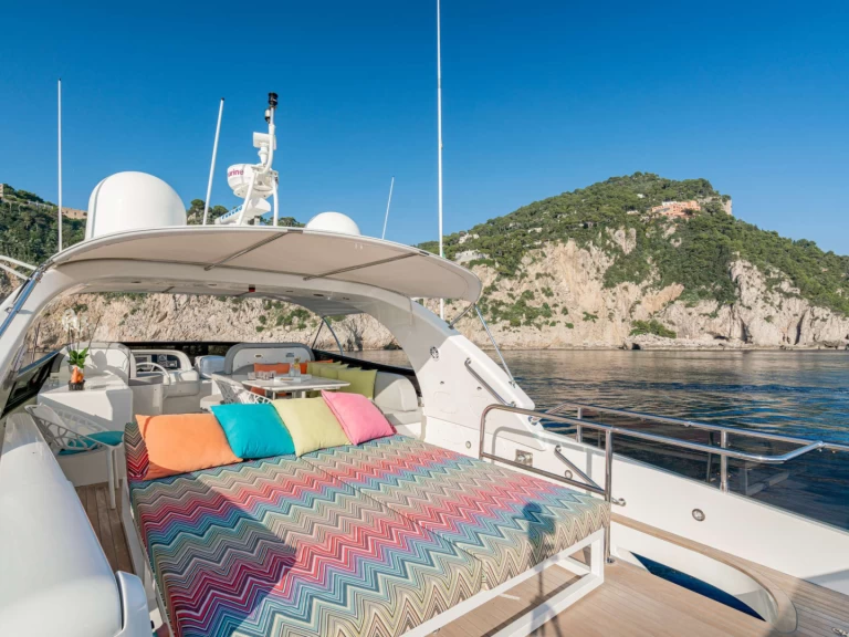 Maiora GEMINI 3 jednotlivci a charterové společnosti v Castellammare di Stabia