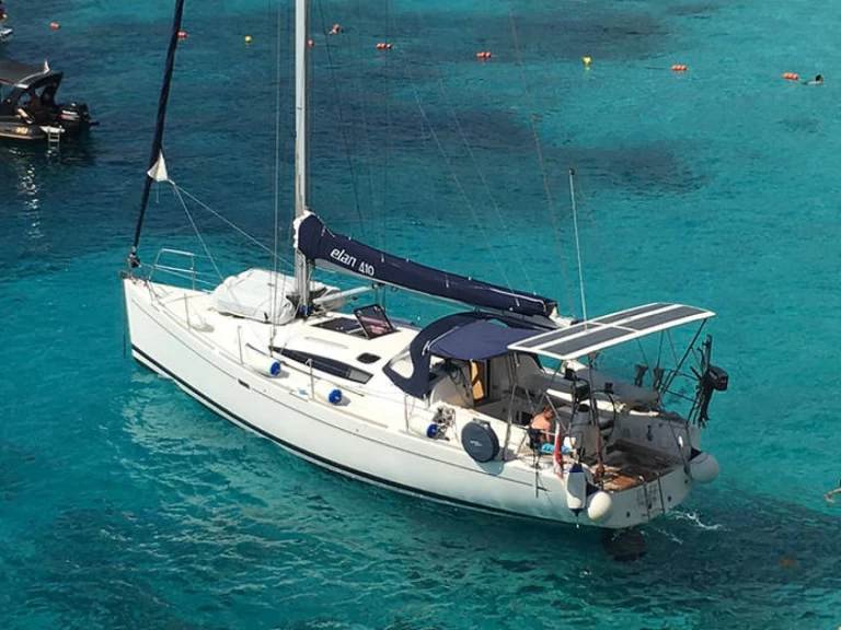 Elan Elan 410 jednotlivci a charterové společnosti v La Trinité-sur-Mer