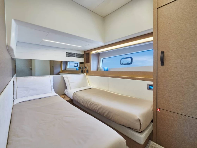 Pronájem Jachta Jeanneau s licencí