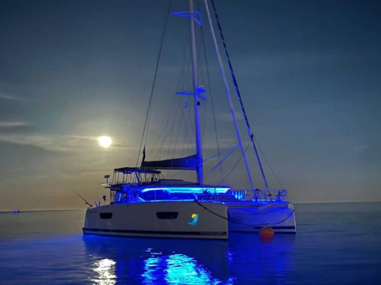 Pronajmout si Fountaine Pajot Astrea 42 v Sète
