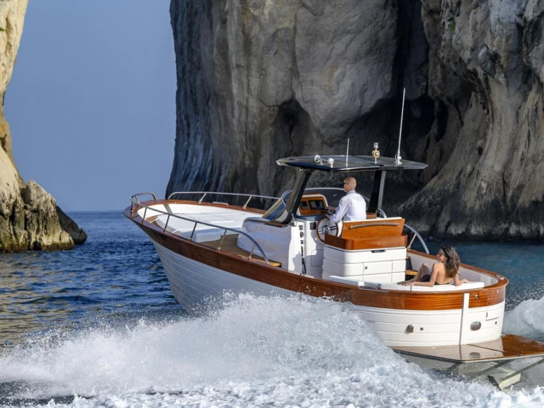 Pronájem Motorová loď Mimi s licencí