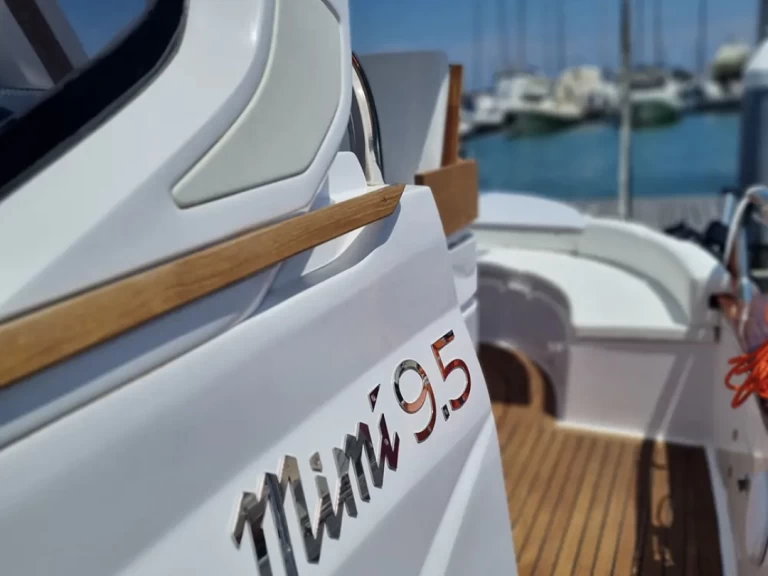 Motorová loď k pronájmu v Sorrento za nejlepší cenu