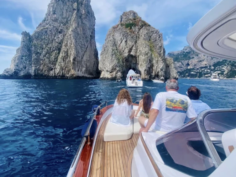 Mimi 9.5 Elite jednotlivci a charterové společnosti v Sorrento