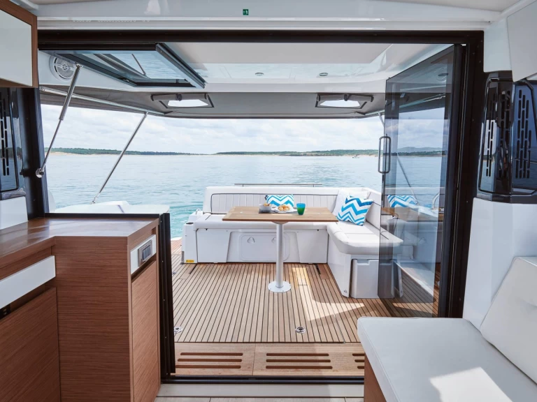 Pronájem lodi Jeanneau NC 37 v Makarska na Samboatu