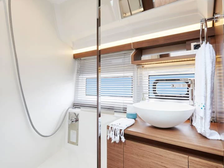 Pronajmout Motorová loď se skipperem či ne Jeanneau v Makarska