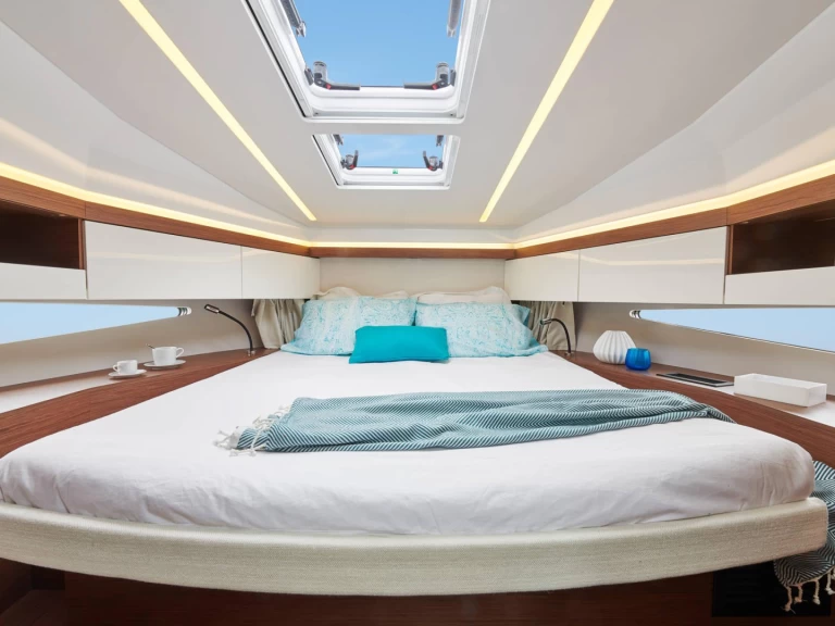 Pronájem Motorová loď Jeanneau s licencí