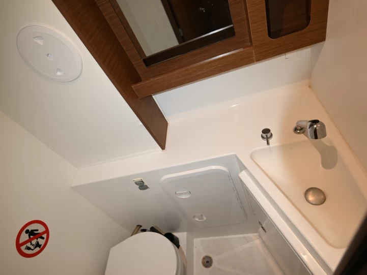 Pronájem lodi Lefkáda lákavé ceny Lagoon 42