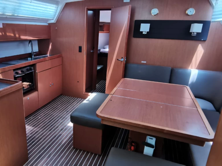 Pronájem jachty v Volos -Bavaria Cruiser 46 na Samboatu