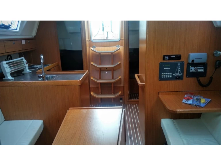 Plachetnice k pronájmu v Alimos za nejlepší cenu