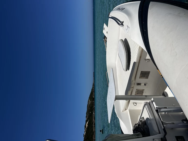 Zar Zar 47 jednotlivci a charterové společnosti v Saint-Florent