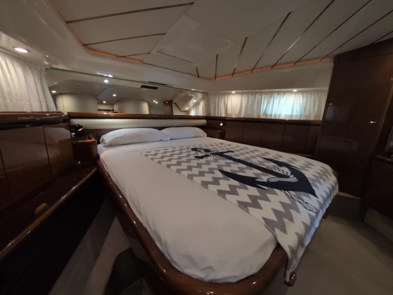 Pronájem lodi Ferretti 175 Fly v Cádiz na Samboatu