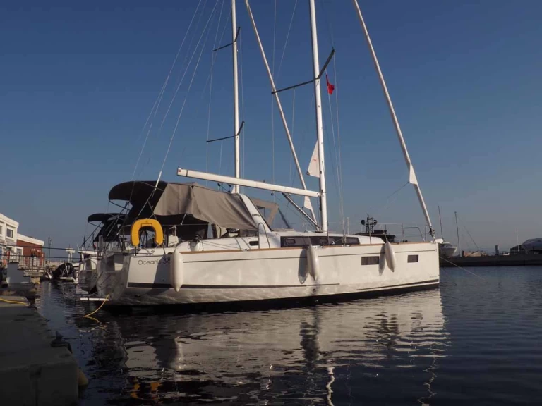 Pronájem Plachetnice Bénéteau s licencí