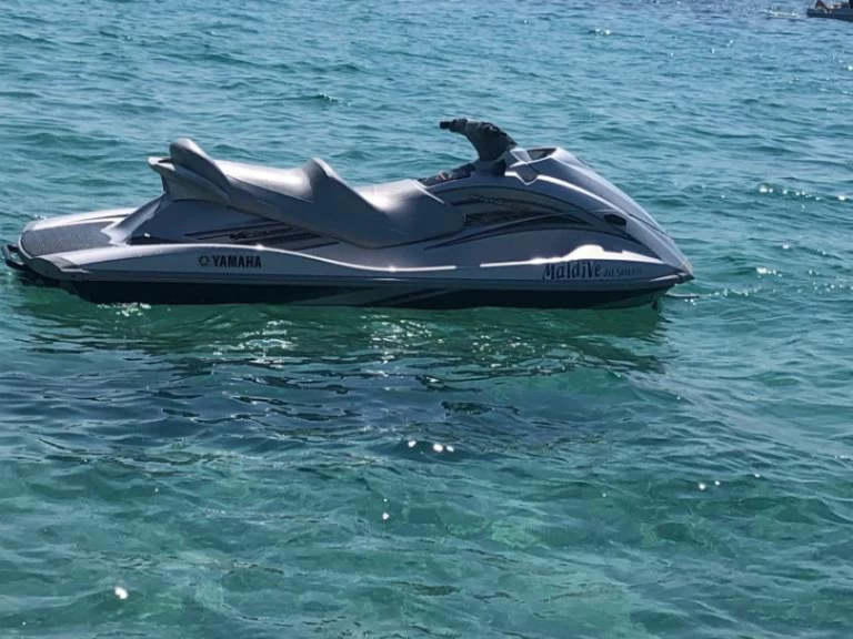 Pronajmout si Yamaha Yamaha VX v Torre Vado