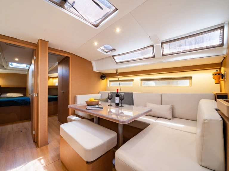 Pronajmout si Jeanneau Sun Odyssey 490 v Nea Peramos