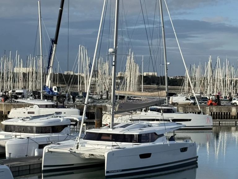Pronajmout si Fountaine Pajot Elba 45 v Road Town