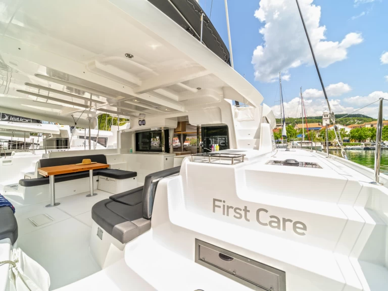 Pronajmout Katamarán se skipperem či ne Lagoon v Skradin