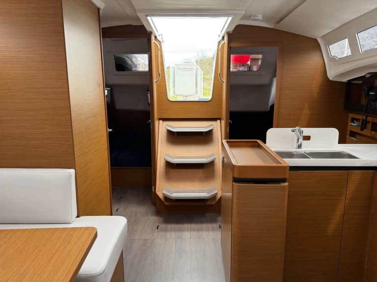 Jeanneau Sun Odyssey 410 jednotlivci a charterové společnosti v Punat