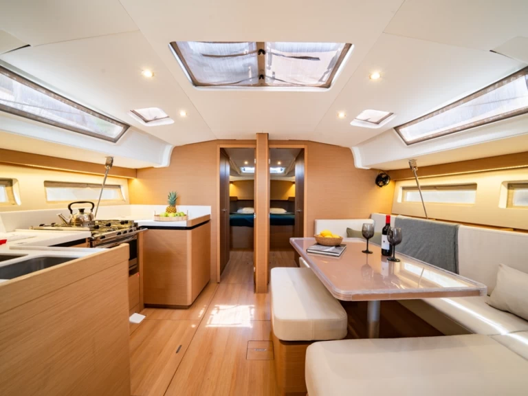 Jeanneau Sun Odyssey 490 jednotlivci a charterové společnosti v Nea Peramos