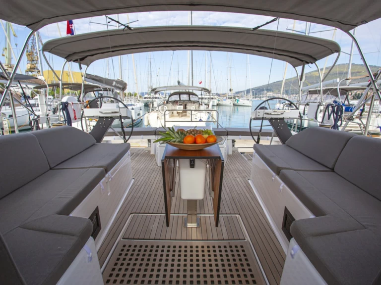 Pronajmout Plachetnice se skipperem či ne Dufour v Preveza