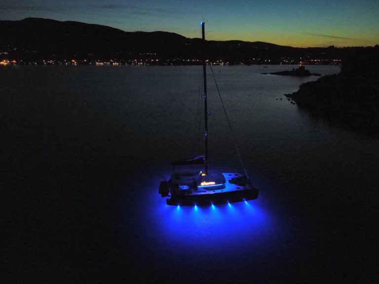 Pronájem Katamarán Lagoon s licencí