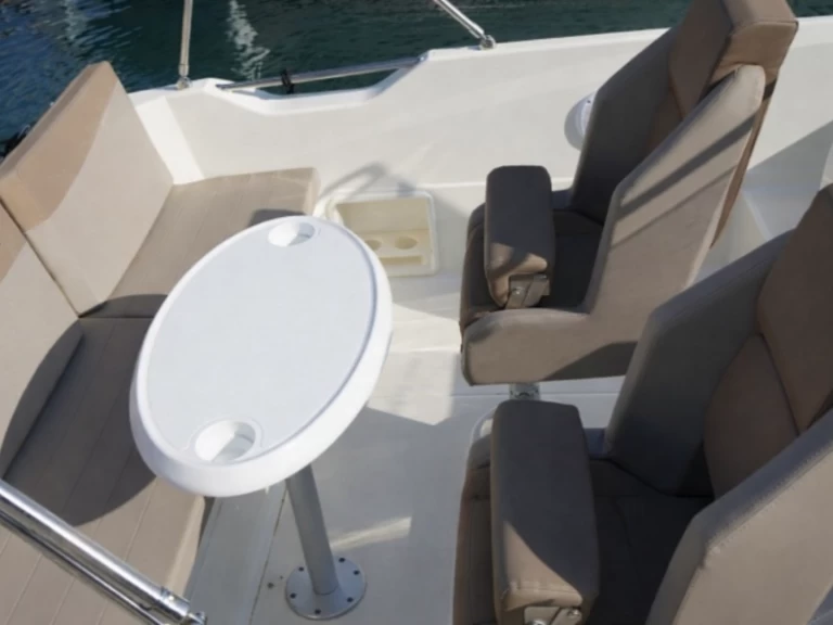 Quicksilver Activ 605 Sundeck jednotlivci a charterové společnosti v Španělsko