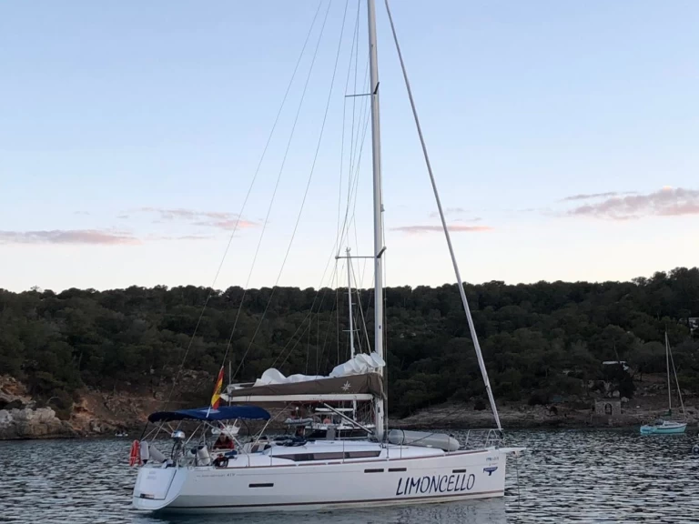 Pronajmout si Jeanneau Sun Odyssey 419 v Palma de Mallorca