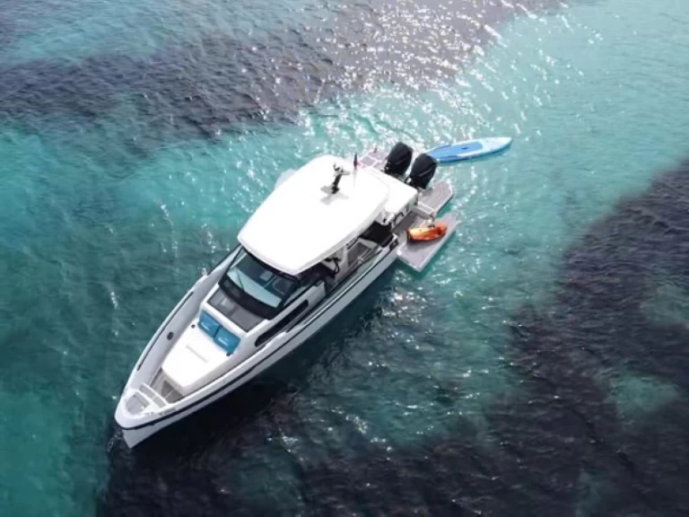 Pronajmout si Saxdor Saxdor 320 GTO v Golfe-Juan