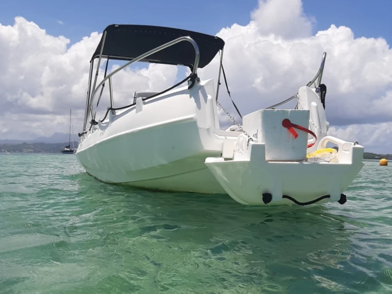 Whaly Whaly 500 jednotlivci a charterové společnosti v Le François