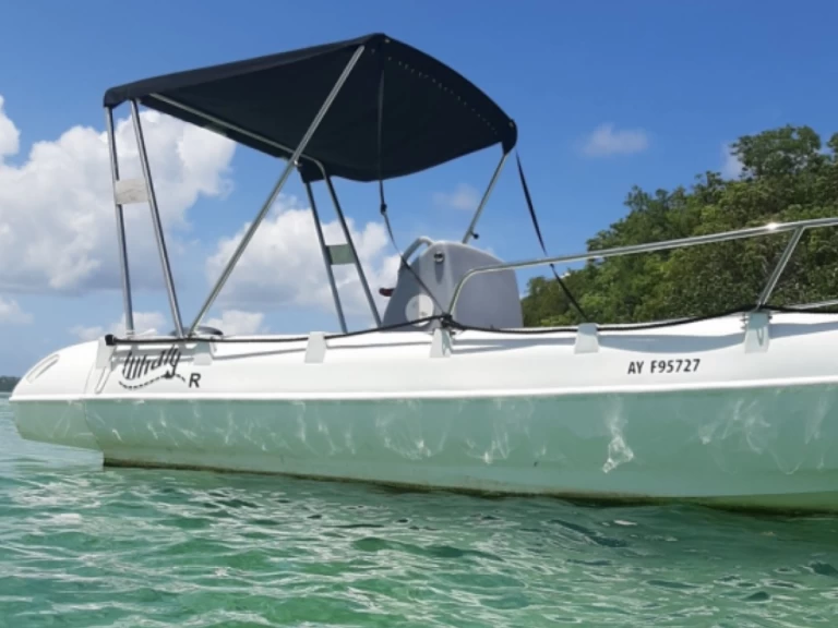 Pronajmout si Whaly Whaly 500 v Le François