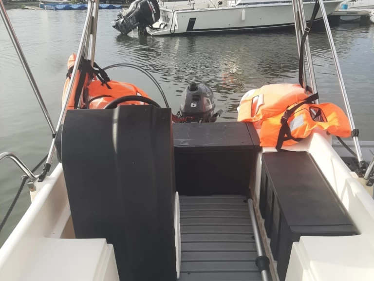 Motorová loď k pronájmu v Le François za nejlepší cenu