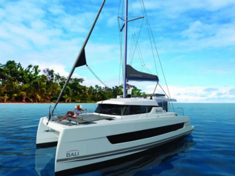 Pronájem lodi Ibiza Town lákavé ceny Bali Catspace MY