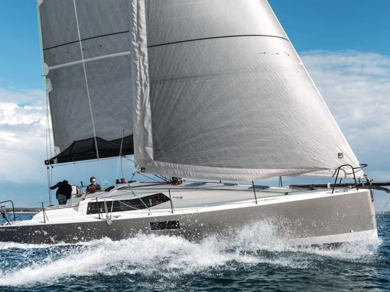 Pronajmout Plachetnice se skipperem či ne Bavaria v Larmor-Plage