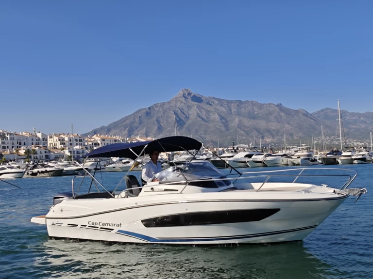 Bénéteau CAP CAMARAT 7,5 W.A jednotlivci a charterové společnosti v Arzon