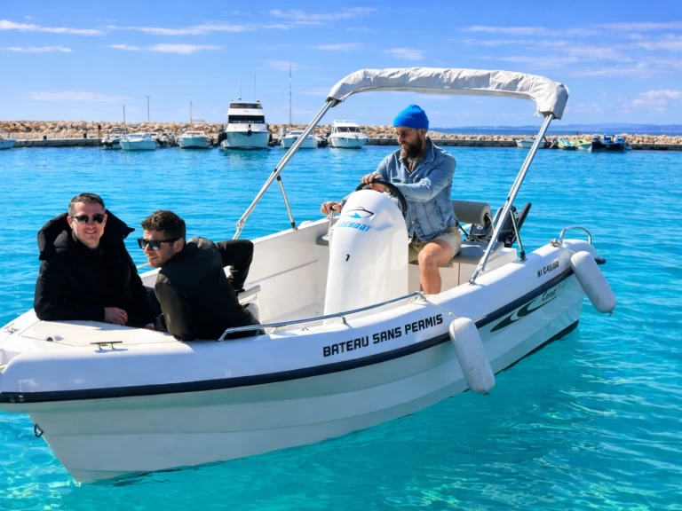 Pronajmout Motorová loď se skipperem či ne Karel v Nice