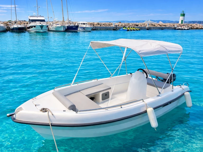 Pronájem Motorová loď Karel s licencí