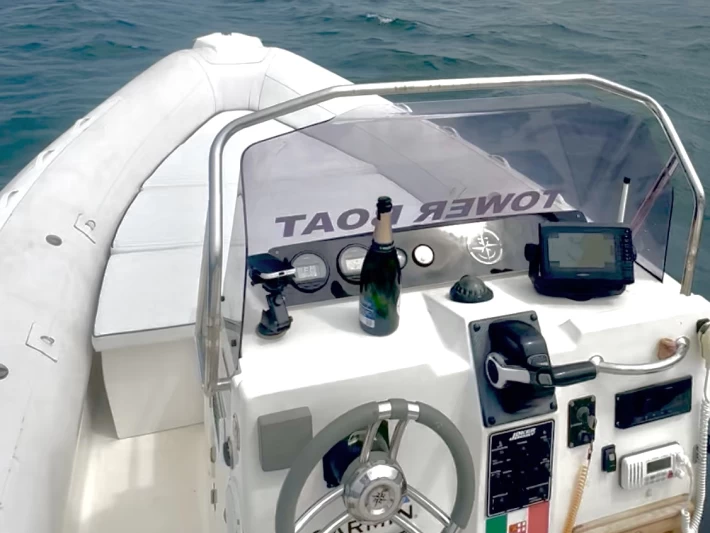 Pronájem Polotuhá loď Joker Boat s licencí