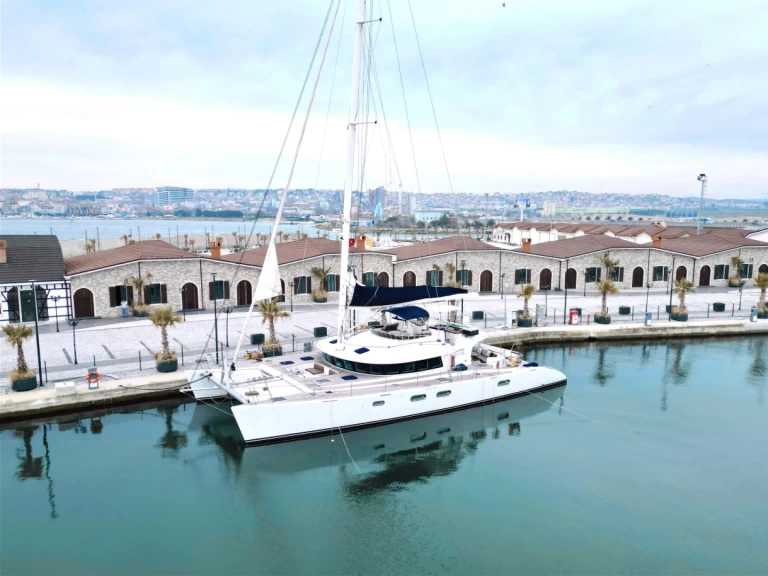 Pronajmout Katamarán se skipperem či ne PROUT v Marmaris