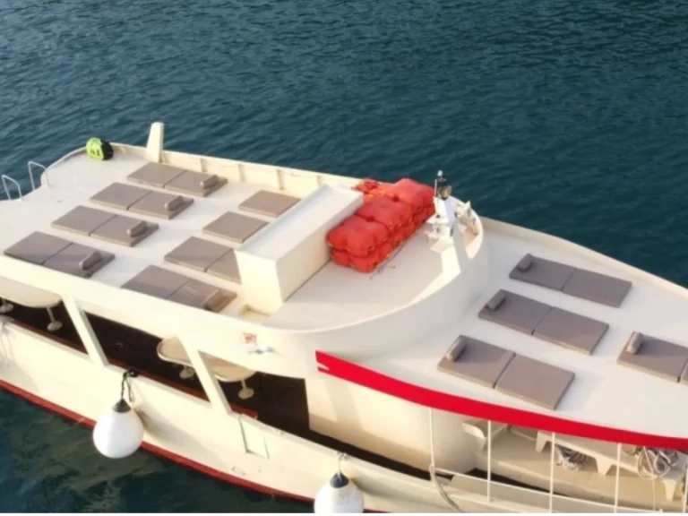 Pronájem jachty v Bar -CORBELLA Selfbuild na Samboatu