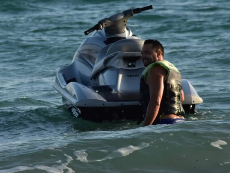 Pronájem Vodní skútr v Torre Vado -Yamaha Yamaha VX