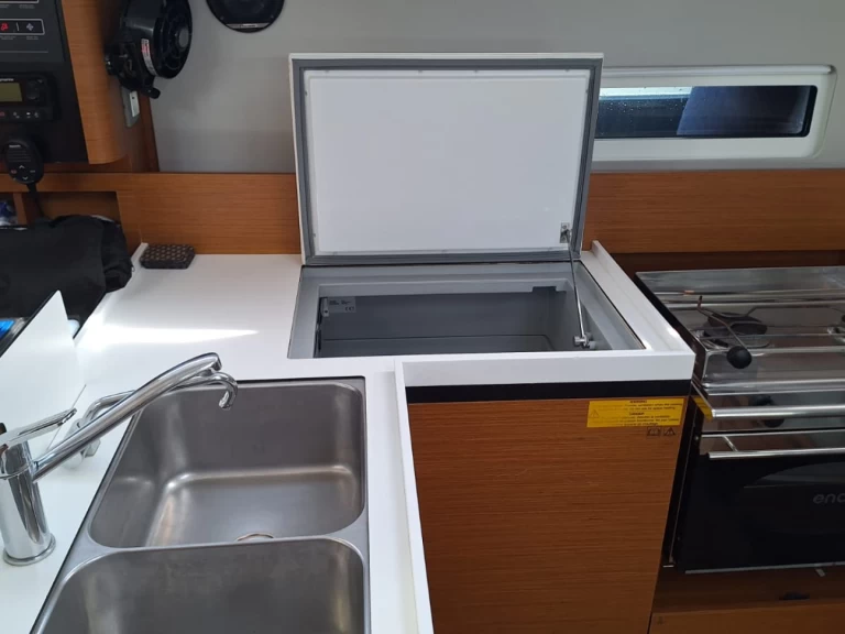 Pronájem Plachetnice Jeanneau s licencí