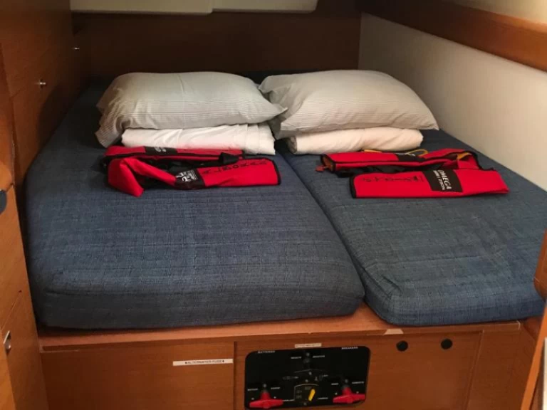 Pronájem Plachetnice Jeanneau s licencí