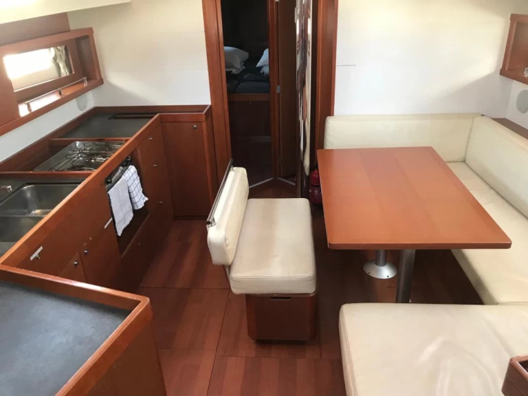 Bénéteau Oceanis 45 jednotlivci a charterové společnosti v Las Galletas