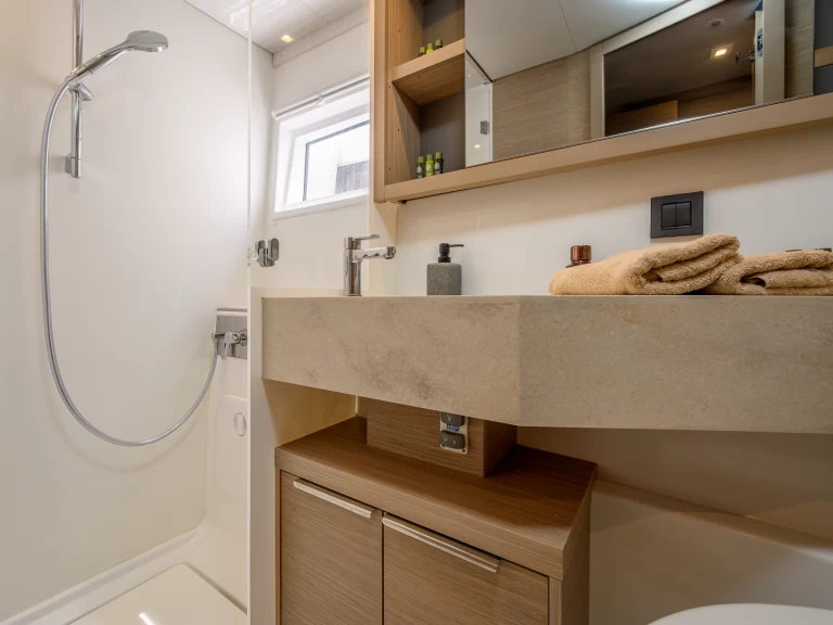 Pronájem lodi Trogir lákavé ceny Lagoon 46