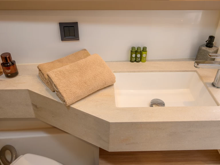 Pronájem Katamarán v Trogir -Lagoon Lagoon 46