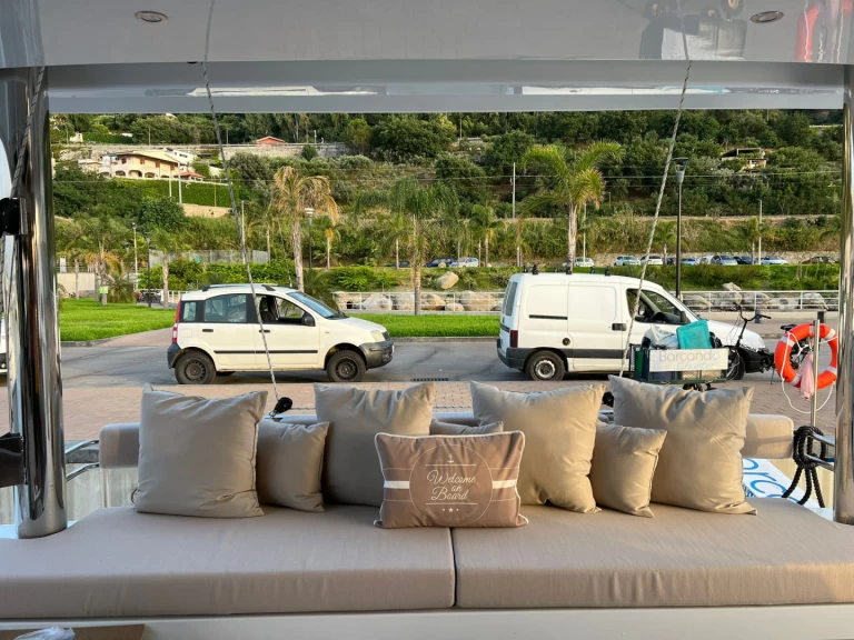 Pronajmout si Bali Bali 5.4 v Olbia